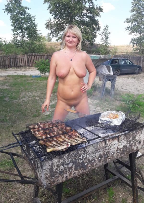 Первомайские голые девушки 1 фото