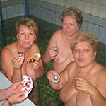 Пьяные русские бабушки отдыхают в сауне