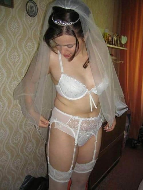 Сексуальные невесты в белых чулках с подвязками 10 фото