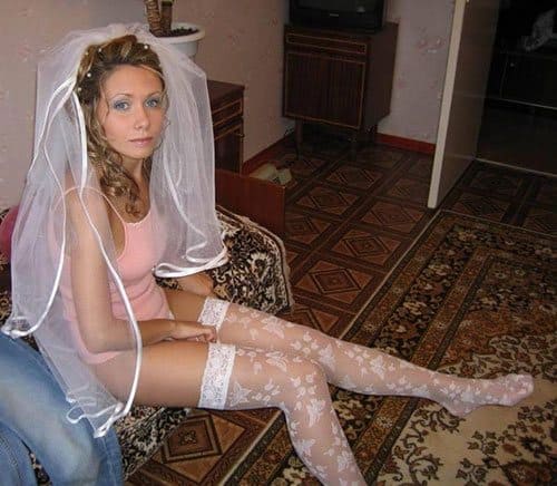 Сексуальные невесты в белых чулках с подвязками 19 фото