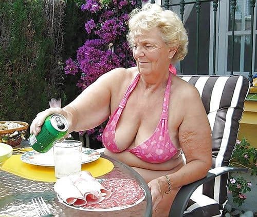 Бабушка нудистка любит трахаться в свои 70 лет 16 фото