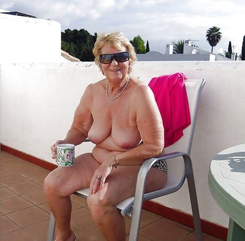 Бабушка нудистка любит трахаться в свои 70 лет 18 фото