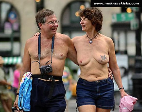 Фото голых женщин на улице 34 фото