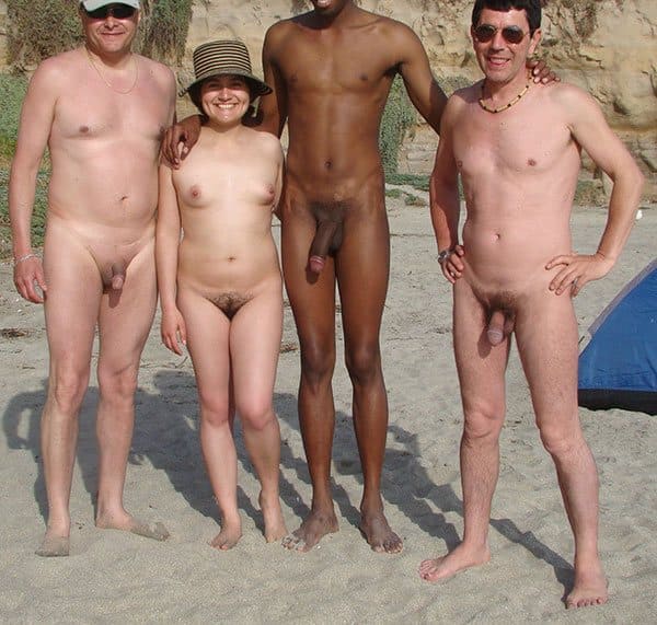 Член встал на нудистском пляже подсмотренное 13 фото