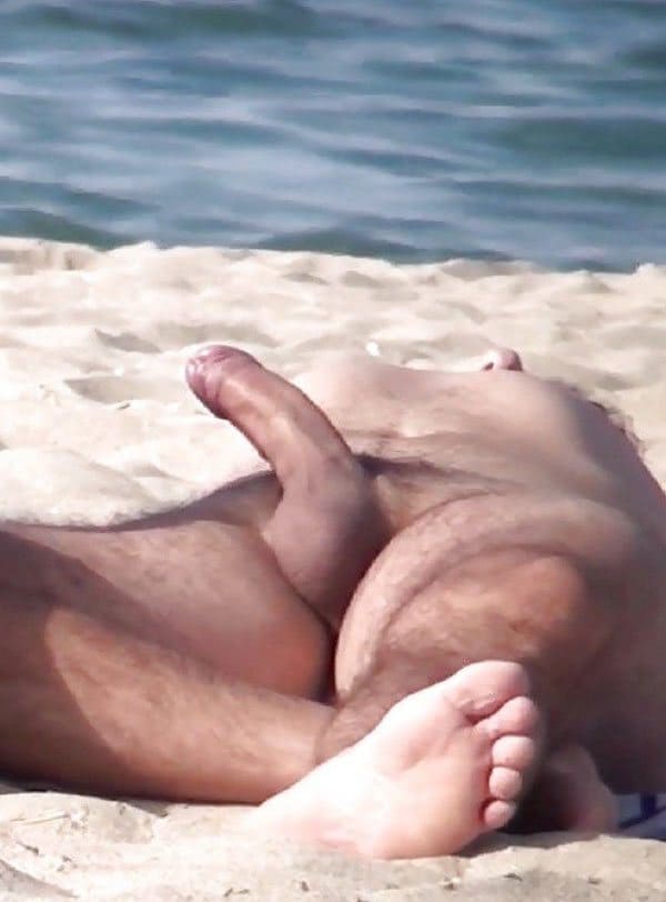 Член встал на нудистском пляже подсмотренное 30 фото