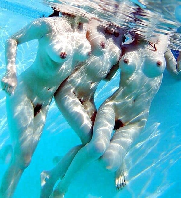 Cиськи плавают в воде и под водой фото 3 фото