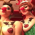 Сиськи девушек украшенные в виде новогоднего оленя