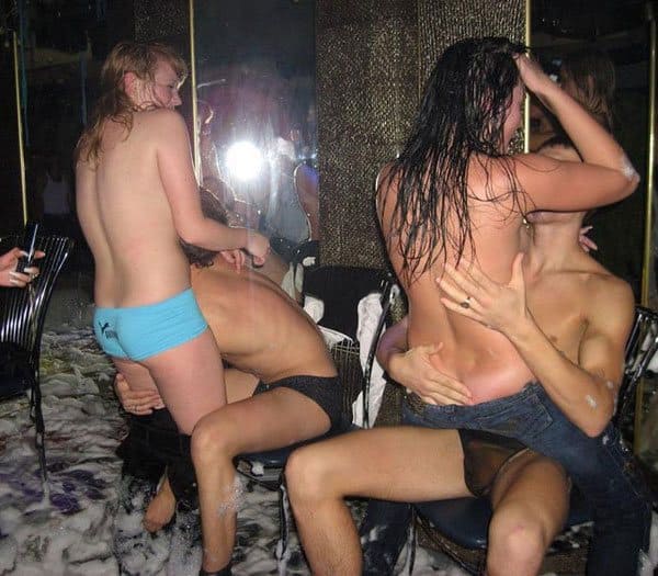 Порно конкурс на пенной вечеринке в клубе 9 фото
