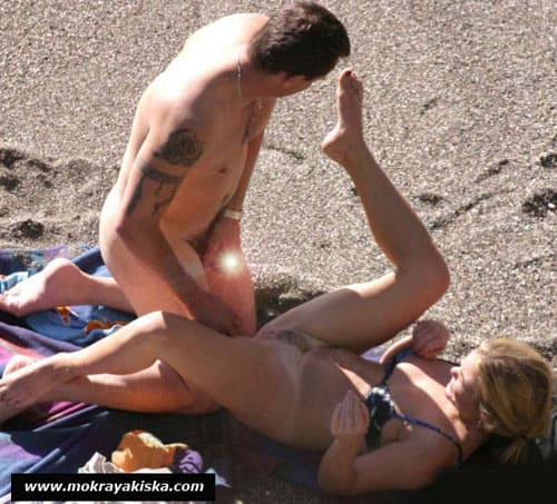 Секс зрелой пары на пляже 3 фото