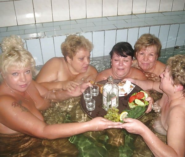 Подсмотренное русские женщины в общественной бане 30 фото