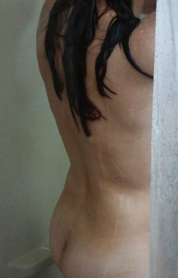 Подсмотренное жена бреет волосатую пизду в душе 1 фото