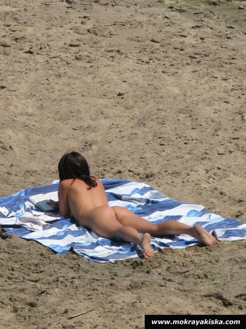 Симпатичные девушки голышом на пляже фото 30 фото