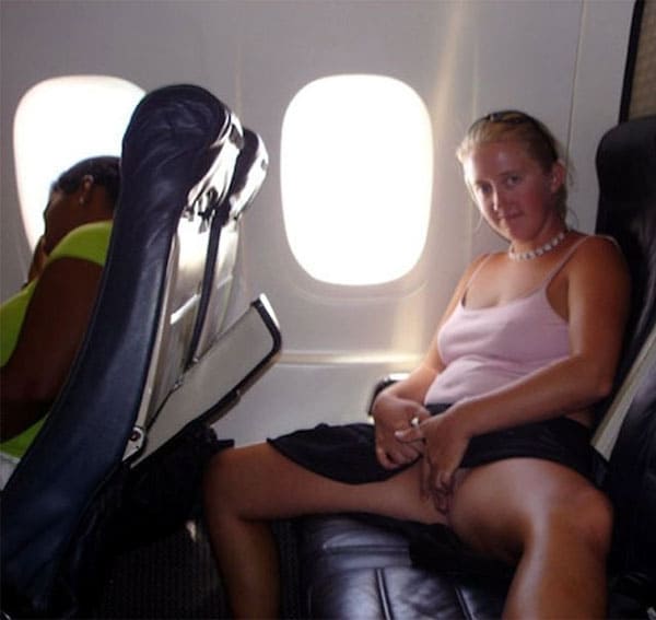 Голые девушки на борту самолета 19 фото