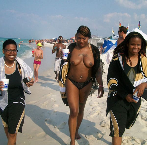 Подборка негритянок на пляже 19 фото