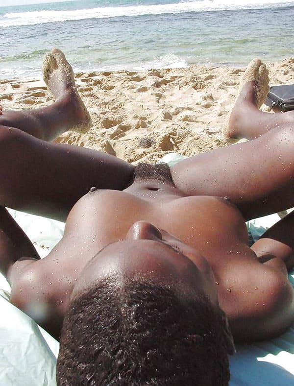 Подборка негритянок на пляже 26 фото