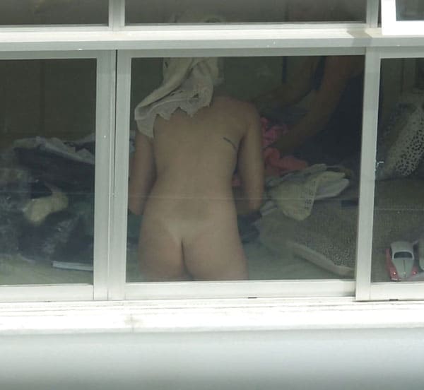 Подсмотренное в окно женской общаги 4 фото