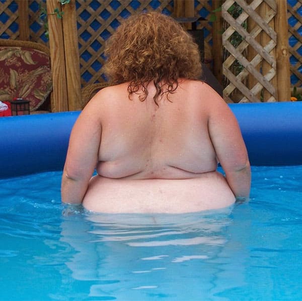 Толстые женщины в бассейне 31 фото