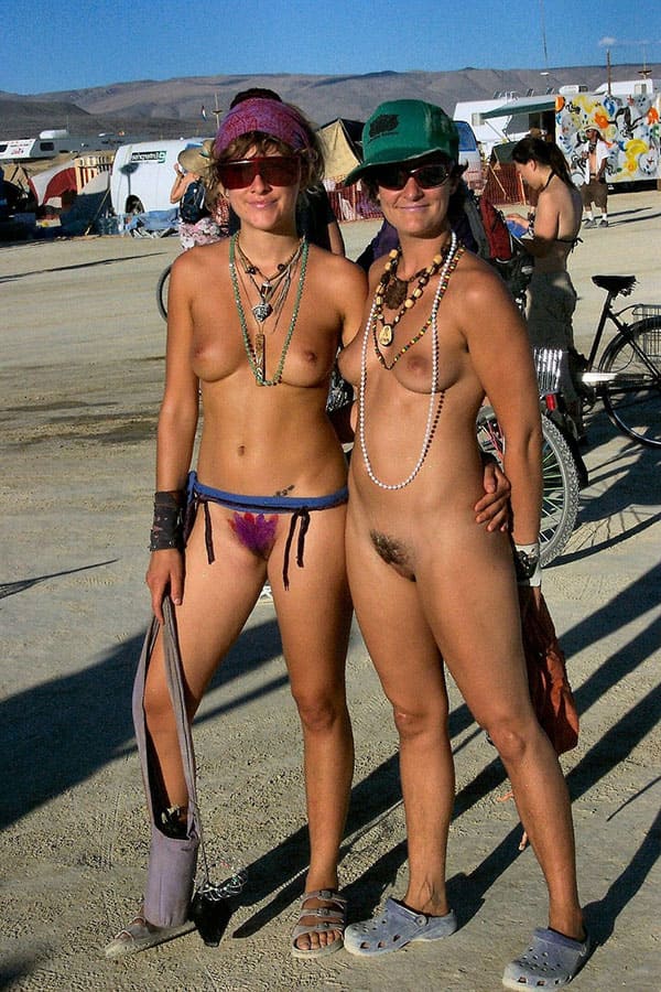 Голые девушки на фестивале Бернинг Мэн / Burning Man 26 фото