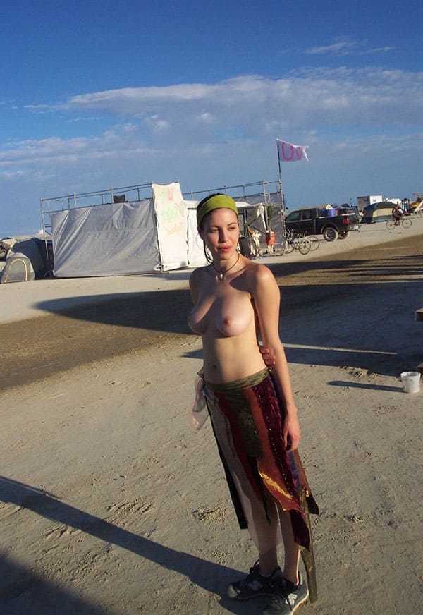 Голые девушки на фестивале Бернинг Мэн / Burning Man 27 фото
