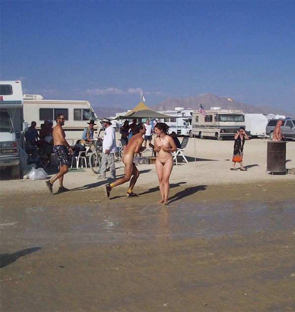 Голые девушки на фестивале Бернинг Мэн / Burning Man 28 фото