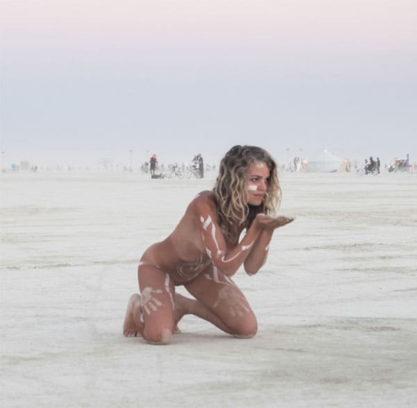 Голые девушки на фестивале Бернинг Мэн / Burning Man 37 фото