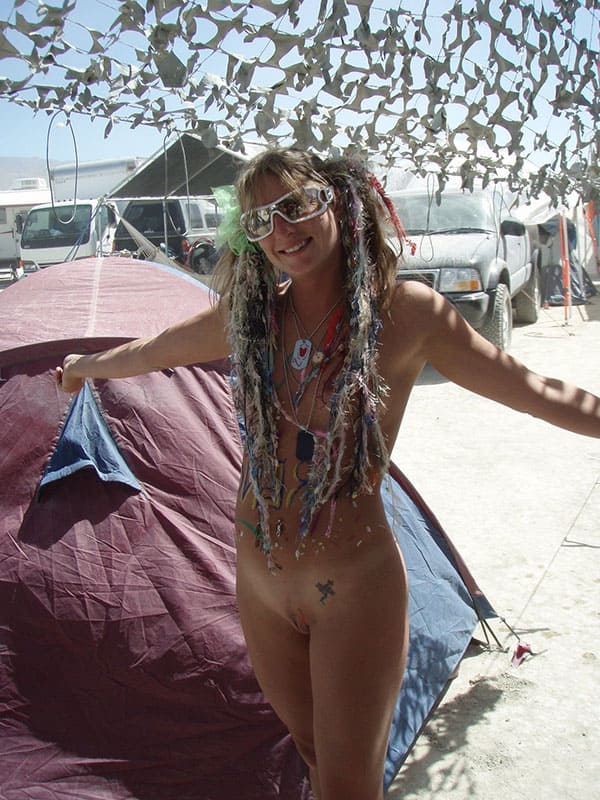 Голые девушки на фестивале Бернинг Мэн / Burning Man 44 фото