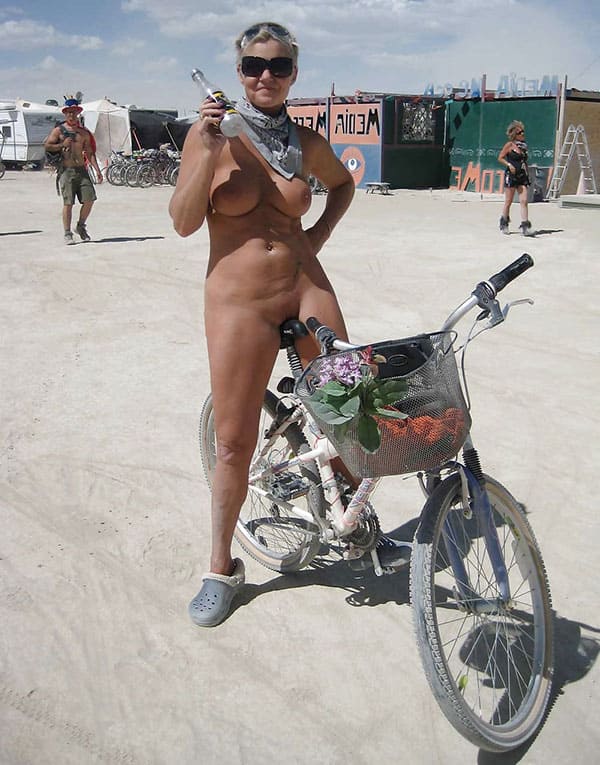 Голые девушки на фестивале Бернинг Мэн / Burning Man 8 фото