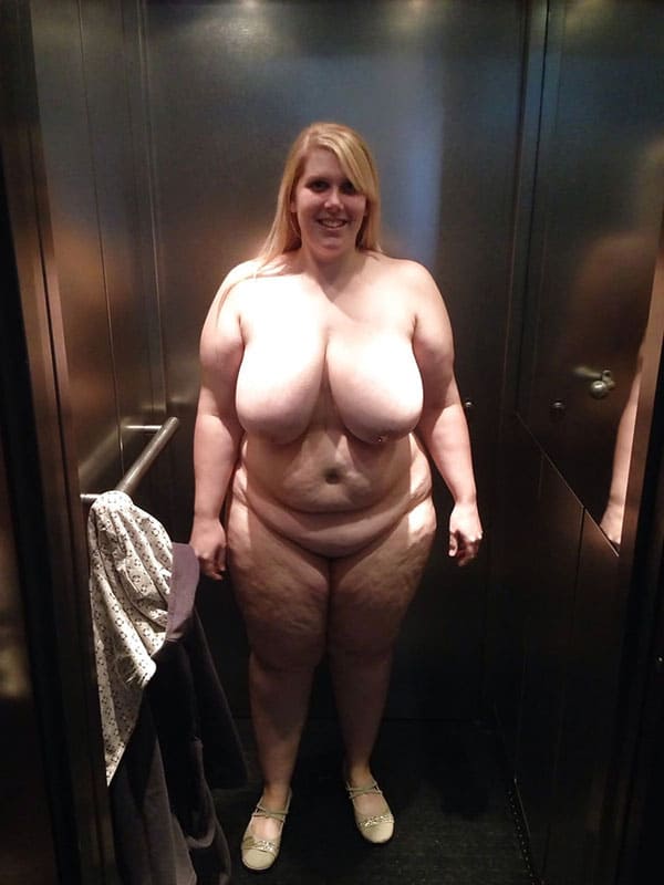 Голые девушки в лифте подборка 49 фото