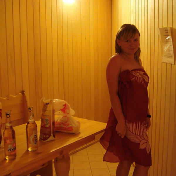 Пьяный девичник в русской сауне 1 фото
