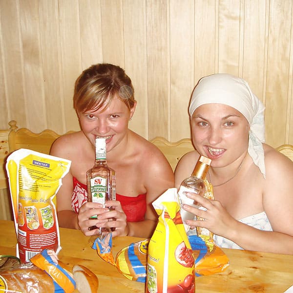 Пьяный девичник в русской сауне 4 фото