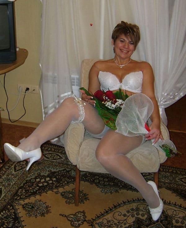 Русская невеста позирует перед мужем 14 фото