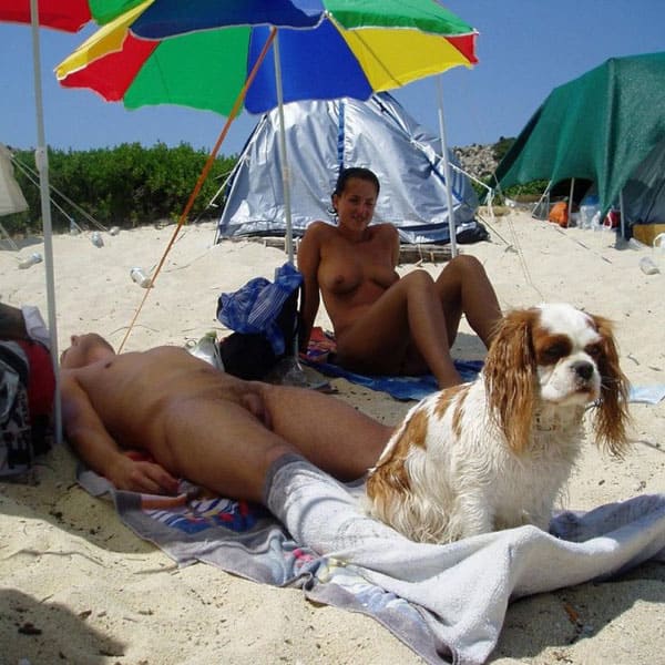 Семейная пара нудистов на пляже Хорватии 18 фото