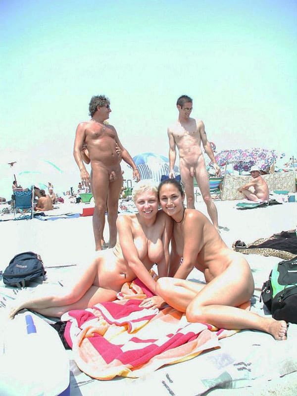 Нудисты на французском пляже Кап Даг / Cap d'Agde 11 фото