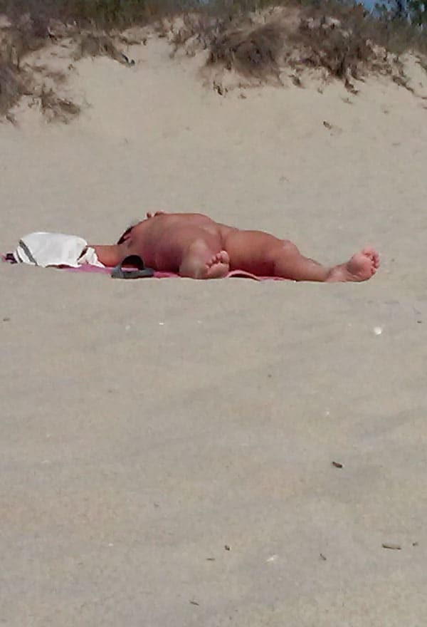 Один день на нудистском пляже съемка на телефон 13 фото