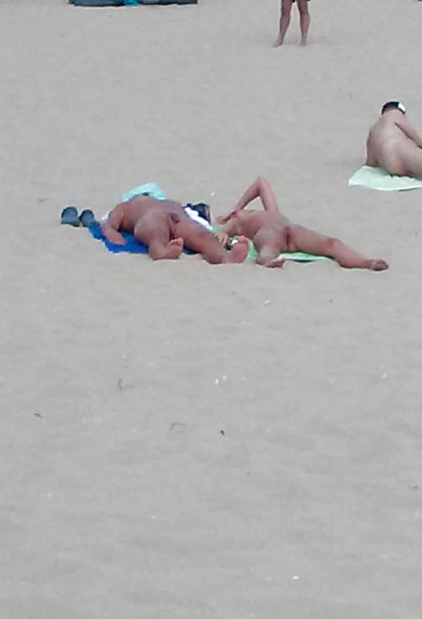 Один день на нудистском пляже съемка на телефон 25 фото