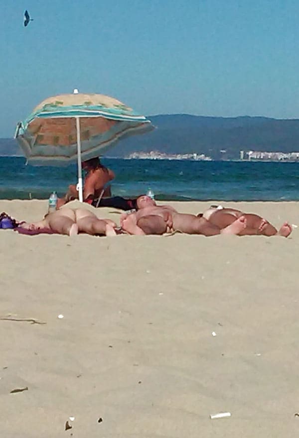 Один день на нудистском пляже съемка на телефон 39 фото