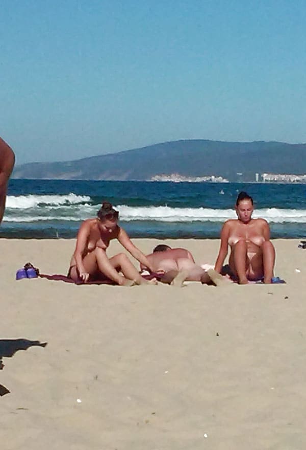 Один день на нудистском пляже съемка на телефон 43 фото