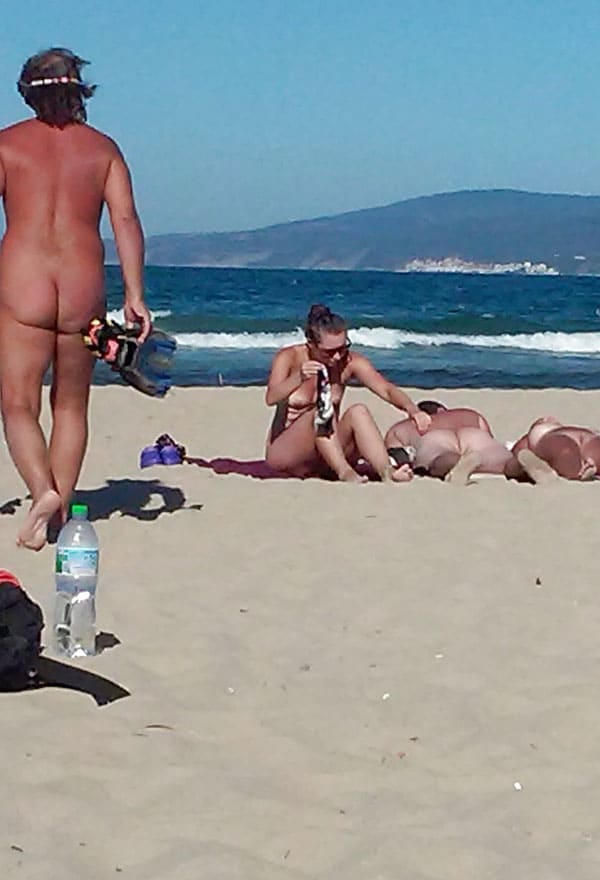 Один день на нудистском пляже съемка на телефон 47 фото