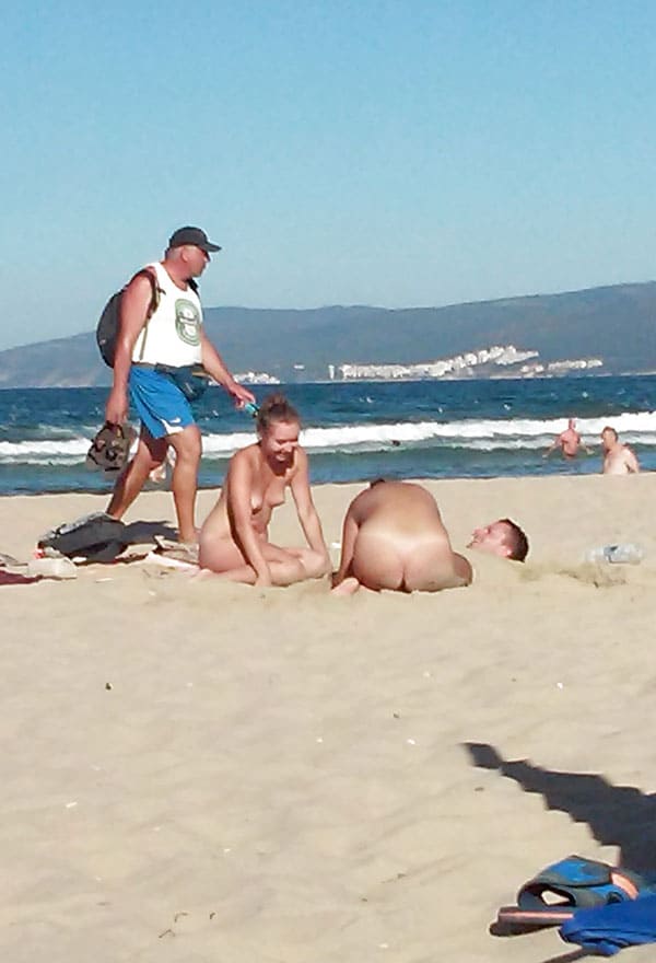 Один день на нудистском пляже съемка на телефон 71 фото