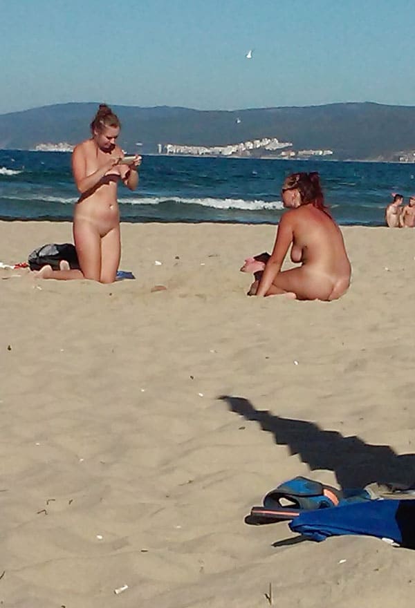 Один день на нудистском пляже съемка на телефон 74 фото
