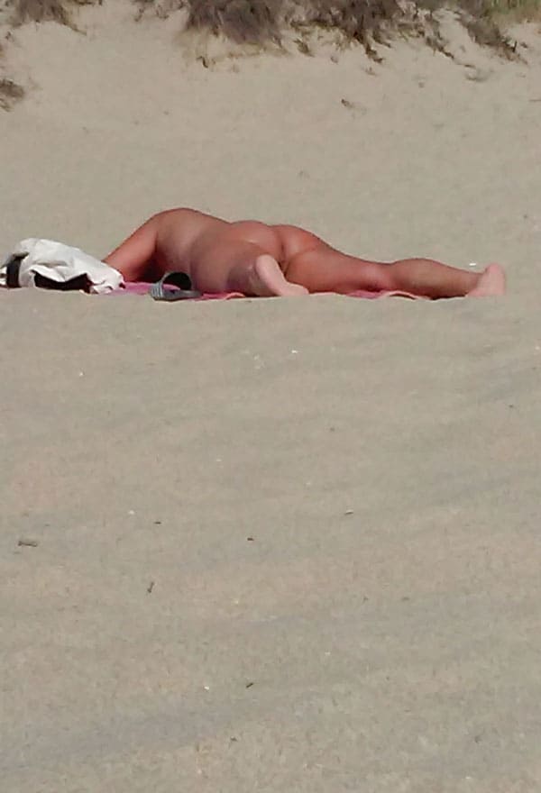 Один день на нудистском пляже съемка на телефон 8 фото