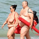 Жирная баба с мужем отдыхают на нудистском пляже
