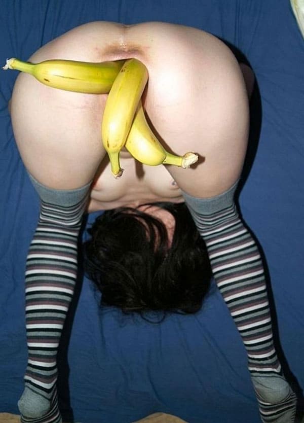 Девушки мастурбируют бананом подборка 49 фото