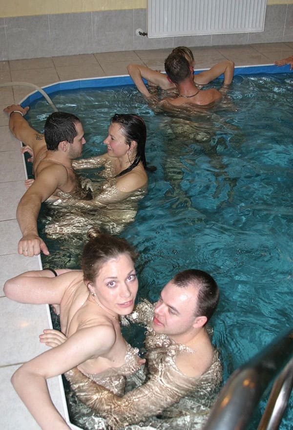 Позы для секса в бассейне 5 фото