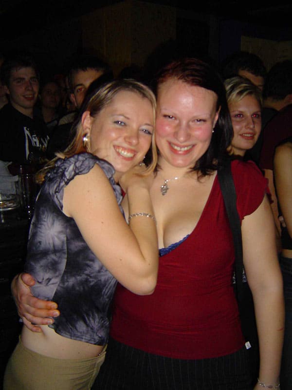 Пьяные студентки разделись в клубе на день первокурсника 14 фото