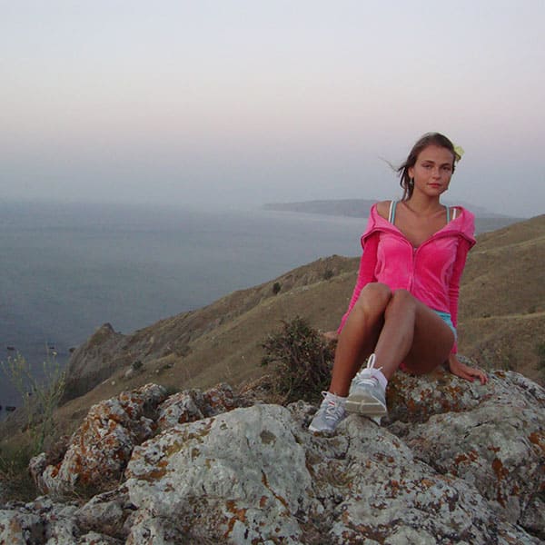 Молодые нудисты отдыхают в Крыму дикарем 119 фото