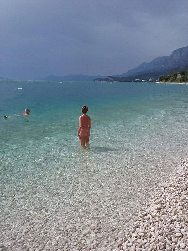 Автобусный тур зрелых женщин по нудистским пляжам Хорватии 10 фото