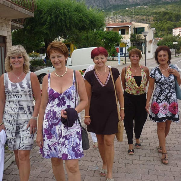 Автобусный тур зрелых женщин по нудистским пляжам Хорватии 77 фото