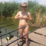 Голые девушки на летней рыбалке