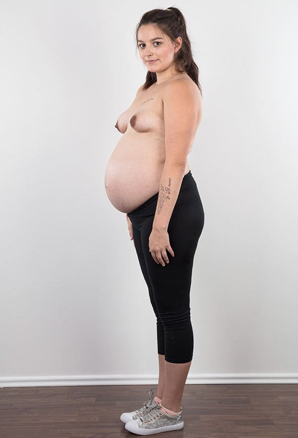 Беременная девушка на порно кастинге 7 фото
